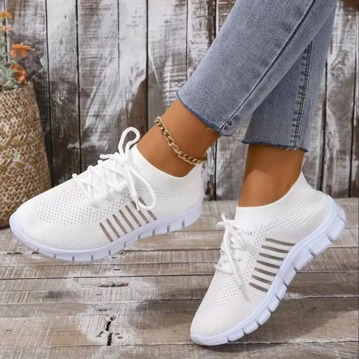 Breathable Mesh Round Toe Lace Up Athletic