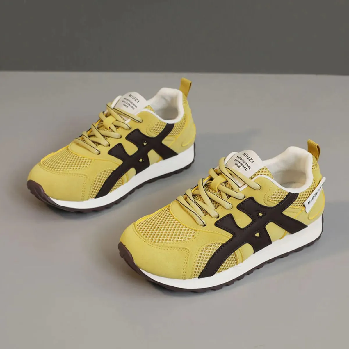 Contrast Mesh Round Toe Athletic