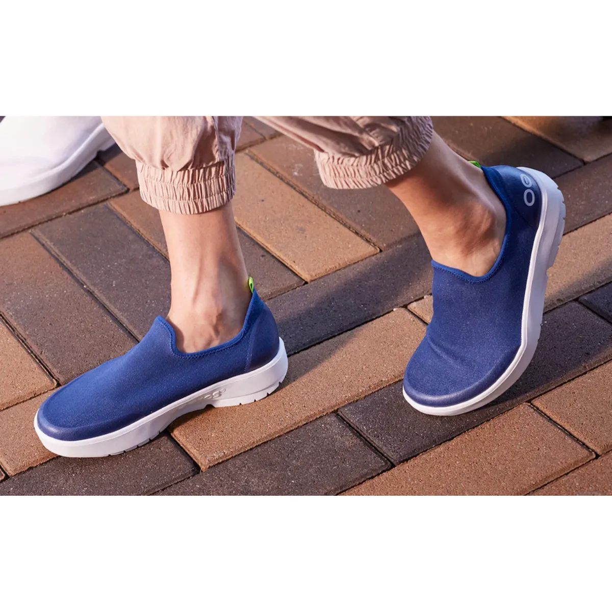OOMG EZEE SHOE WHITE NAVY